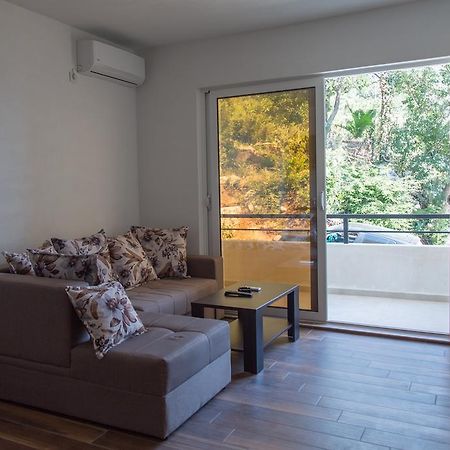 Del Mar Apartments Чань Екстер'єр фото